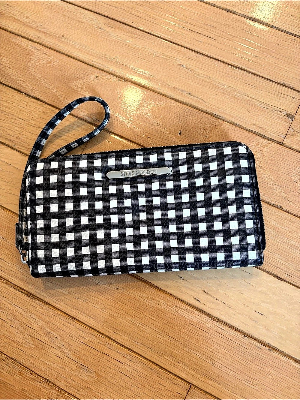 Steve Madden Gingham Zip Around Wristlet Wallet Black & White